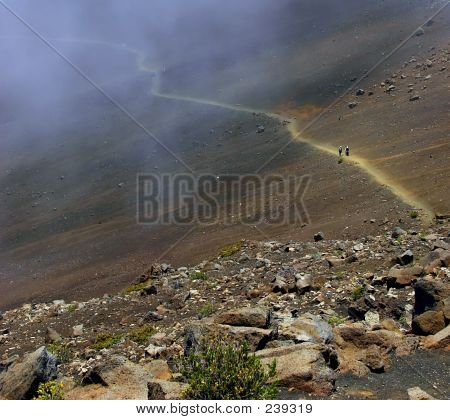 Le sentier enroulement de cratère du volcan Haleakala, Hawaii