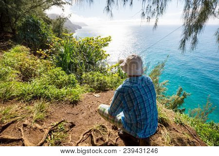 Hike in Na Pali coast in Kauai icland, Hawaii