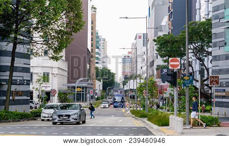 Singapore, Singapore - 31 March, 2018: People Crossing The Street Of Smu School Of Information Syste