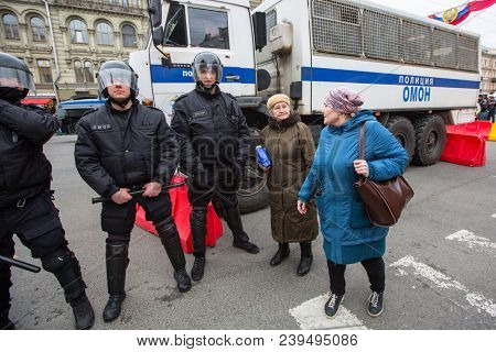ST. PETERSBURG, RUSSIA - MAY 5, 2018: Police officers in riot gear block an Nevsky prospect during an opposition protest rally ahead of President Vladimir Putin's inauguration ceremony.
