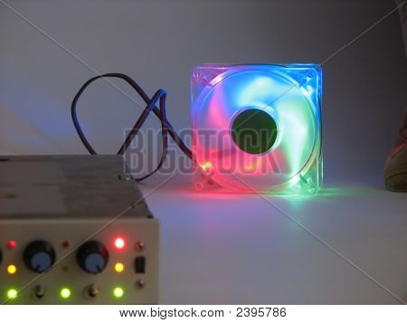 CPU chladič s barevným osvětlením