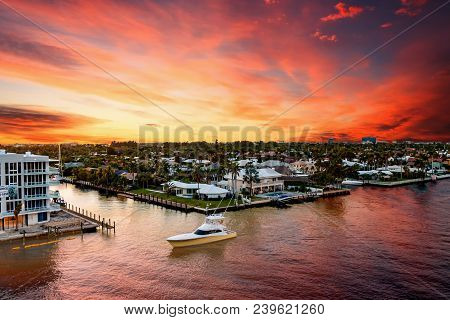 A Boat Cruising Up The Intracoastal Waterway In Fort Lauderdale, Florida