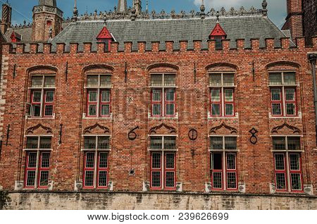 Old Brick Buildings On The Canal Edge In A Sunny Day At Bruges. With Many Canals And Old Buildings, 