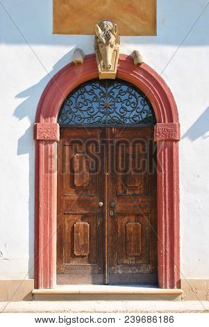 Chateau Doors With Horse Had On Top - Prague - Europe