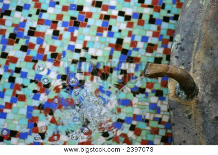 Si versa acqua minerale