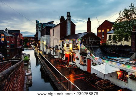 Birmingham, Uk. Embankments During The Rain In The Evening At Famous Birmingham Canal In Uk. Cloudy 