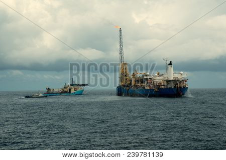 Dynamic Positioning Dp Operations Near Fpso Tanker. Supply Fleet Job, Dsv Diving Support Vessel Is A