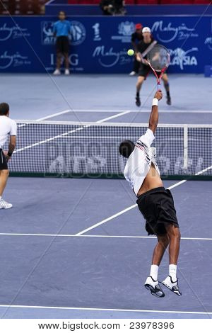 บูกิตคิท - 01 oct: Rajeev Ram ทำหน้าที่ในเกมภาพซ้อน semi-final มาเลเซียเปิดที่เหนียวแน่นพร้อม Sco