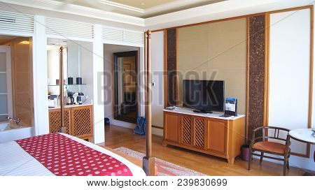 Pulau Langkawi, Malaysia - Apr 4th 2015: Comfy Bed In A Luxury Hotel Suite At The Danna, Colonial Ro