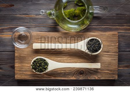 Traditional Chinese Green Tea Different Fermentation Wooden Culinary Spoons Teapot With Fresh Brewed
