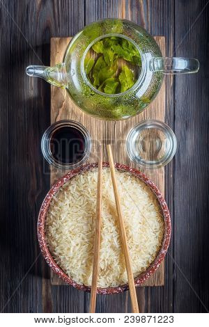 Traditional Chinese Green Tea Different Fermentation Wooden Culinary Spoons Teapot With Fresh Brewed