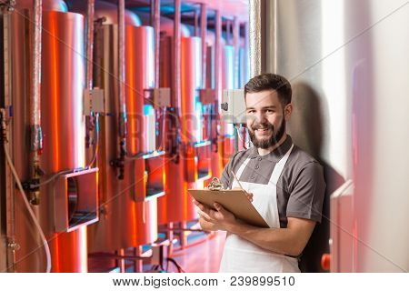 Light Beer Alcohol Brewery Worker Brewer Industry