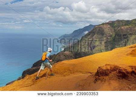 Hike in Na Pali coast in Kauai icland, Hawaii