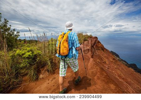 Hike in Na Pali coast in Kauai icland, Hawaii