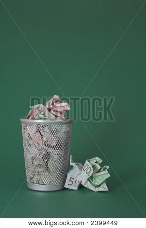 สิ้นเปลืองเงิน - ตั๋วยูโร