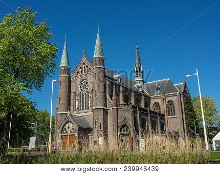 nice old cities in the small netherlands