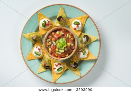 Nachos และชามของ Salsa