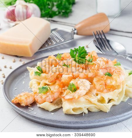 Pasta With Shrimps In Creamy Parmesan Cheese And Garlic Sauce Garnished With Parsley, Fettucini Alfr