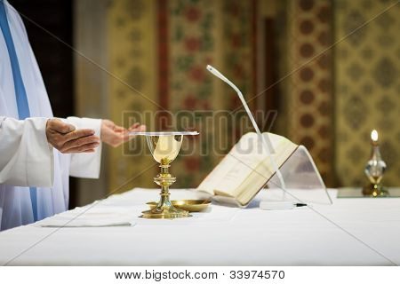 Præsten under et bryllup ceremoni/nuptial masse
