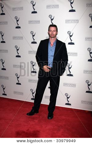 LOS ANGELES - JUN 14: Eric Martsolf přijíždí recepci ATAS Daytime Emmy Awards kandidáti v S