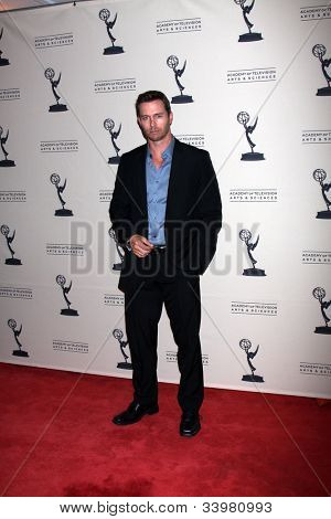 LOS ANGELES - JUN 14: Eric Martsolf přijíždí recepci ATAS Daytime Emmy Awards kandidáti v S
