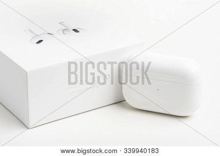 Vidalia, Georgia / Usa - December 14, 2019 - A Studio Product Shot Of The White Packaging Box With T