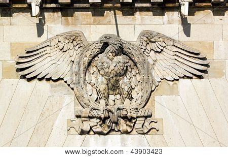 Imperial eagle i bridge Iena (Paris Frankrig)