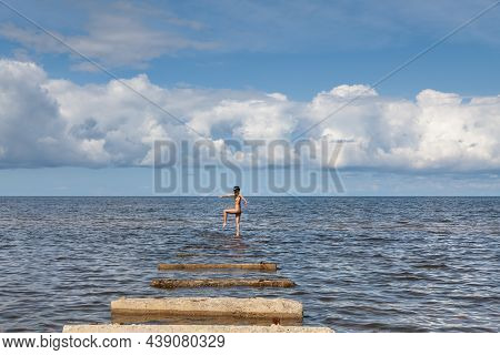 Naked Woman Sunbathing Image & Photo (Free Trial) | Bigstock