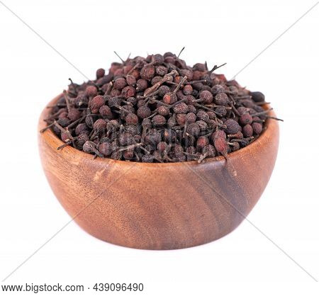 Bourbon Pepper In Wooden Bowl, Isolated On White Background. Voatsiperifery Or Bourbonese Piper. Mad