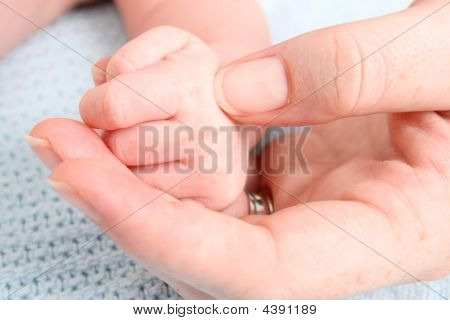 Mano di bambino