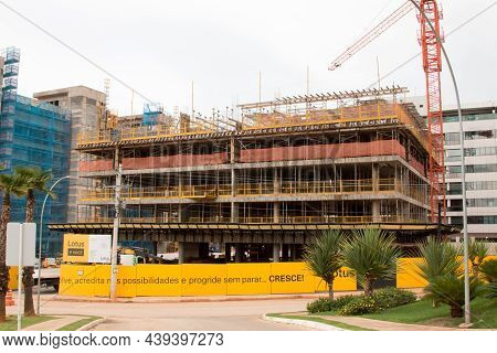 Brasilia Df, Brazil, November 10, 2021: New Construction On Apartment Buildings In The 103 And 106 B