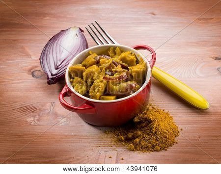 spezzatino di seitan al curry e cipolle