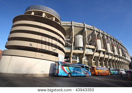 MADRID - 8 marts: Santiago Bernabeu stadion marts 8, 2012 i Madrid, Spanien. Stadionet blev bygget 