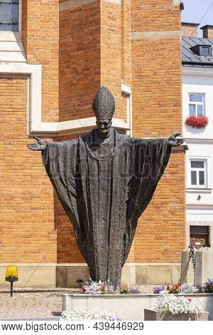 Tarnow, Poland - July 24, 2021: Monument To Pope John Paul Ii In Front Of Tarnow Cathedral, 14th Cen