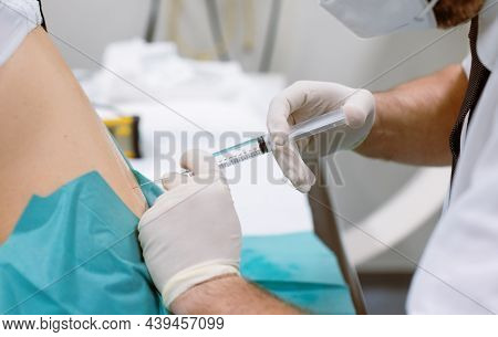 Orthopedic doctor injecting cortisone in slipped disc