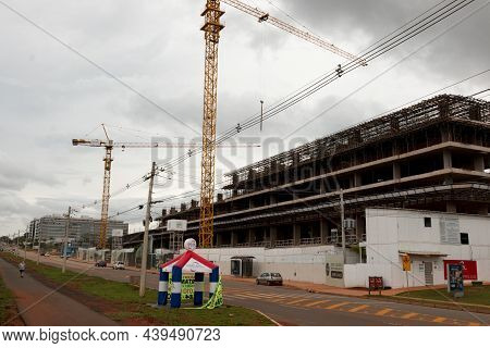 Brasilia Df, Brazil, November 10, 2021: New Construction Of Apartment Buildings In The 103 And 106 B