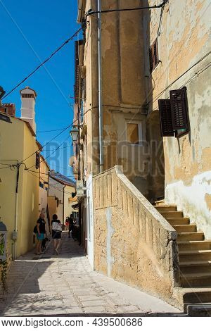 Baska, Croatia - 4th September 2021. A Street In Late Summer In Historic Coastal Town Of Baska On Kr