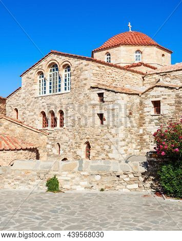 Panagia Ekatontapyliani Or Church Of 100 Doors Is A Historic Byzantine Church Complex In Parikia Tow