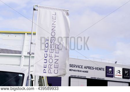Bordeaux , Aquitaine France - 11 05 2021 : Peugeot Professionnel Center Sign Brand And Logo Text Of 