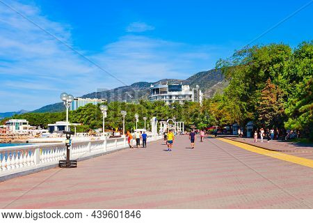 Gelendzhik, Russia - October 03, 2020: Embankment In Gelendjik City. Gelendzhik Is A Resort Town Loc