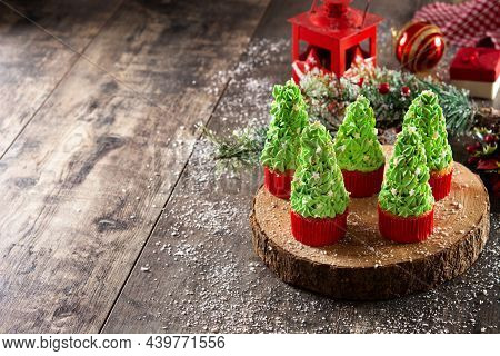 Christmas Tree Cupcakes