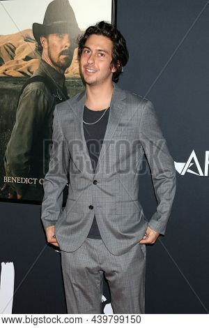 LOS ANGELES - NOV 11:  Nat Wolff at the AFI Fest - The Power of The Dog LA Premiere at TCL Chinese Theater IMAX on November 11, 2021 in Los Angeles, CA