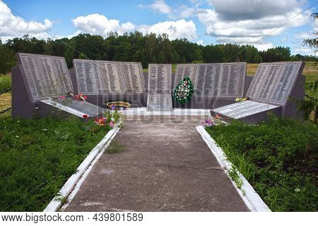 Krasnolesye, Russia - June 12, 2016: Mass Grave With The Surnames Of The Fallen Soviet Soldiers In T
