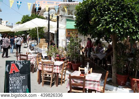 Kissamos, Crete - Greece - April 29 2016 :  Pavement Taverna In A Busy Square In This Bustling Greek