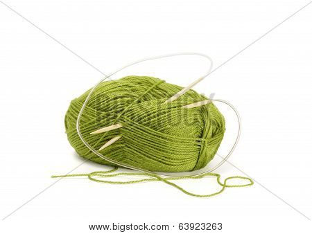 Woollen yarn and knitting needles
