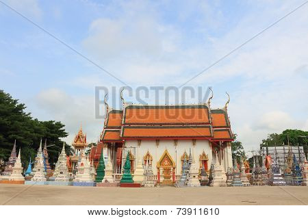 temple at Wat Tham Chariya