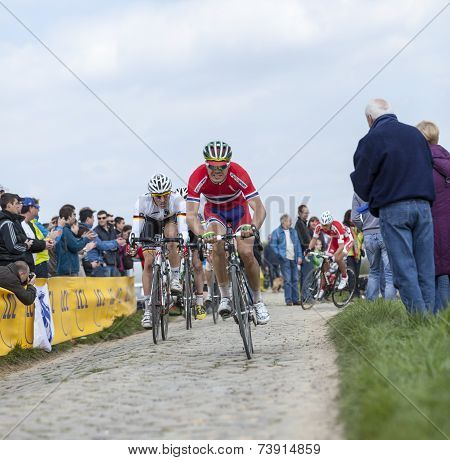 The Peloton At Carrefour De L'arbre