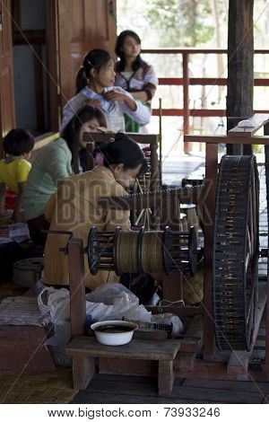 Myanmar Hand-loom Woman