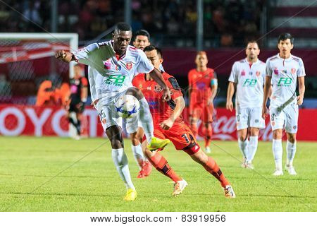 Sisaket Thailand-february 18: Fode Diakite Of Bec Tero (white) In Action During Thai Premier League