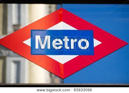 Metro Madrid Sign Structure